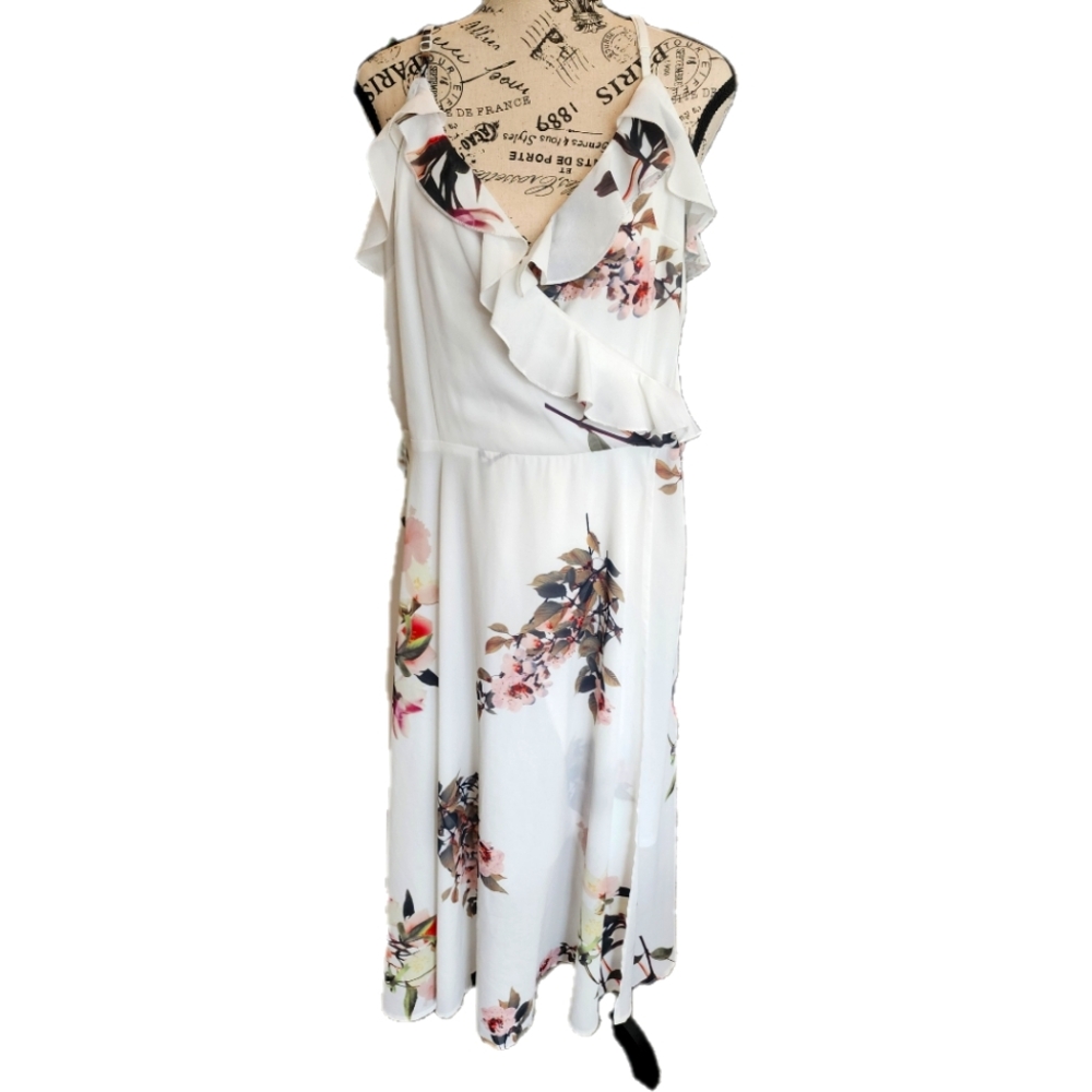 Noctflos White Floral Wrap Dress (Size XL)